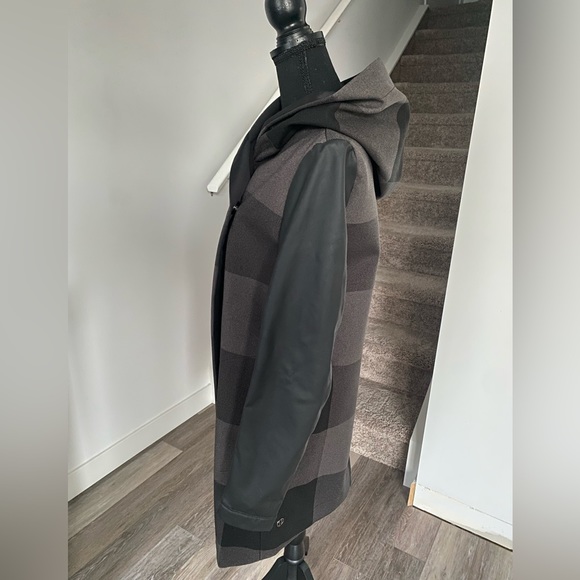 Lululemon Savasana Softshell II Size Small
Black / Camp Check Black Soot Light - Picture 6 of 12